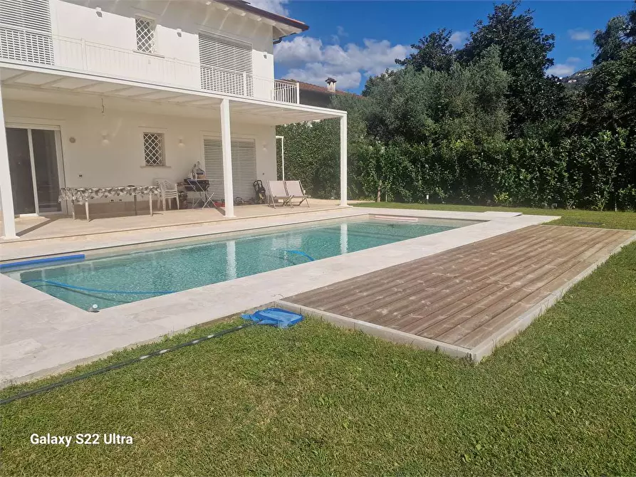 Immagine 2 di Villa in vendita  in Via Basilicata a Pietrasanta