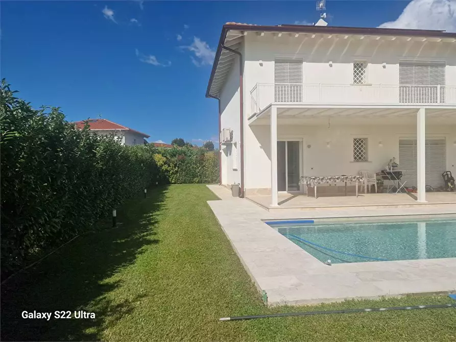 Immagine 58 di Villa in vendita  in Via Basilicata a Pietrasanta