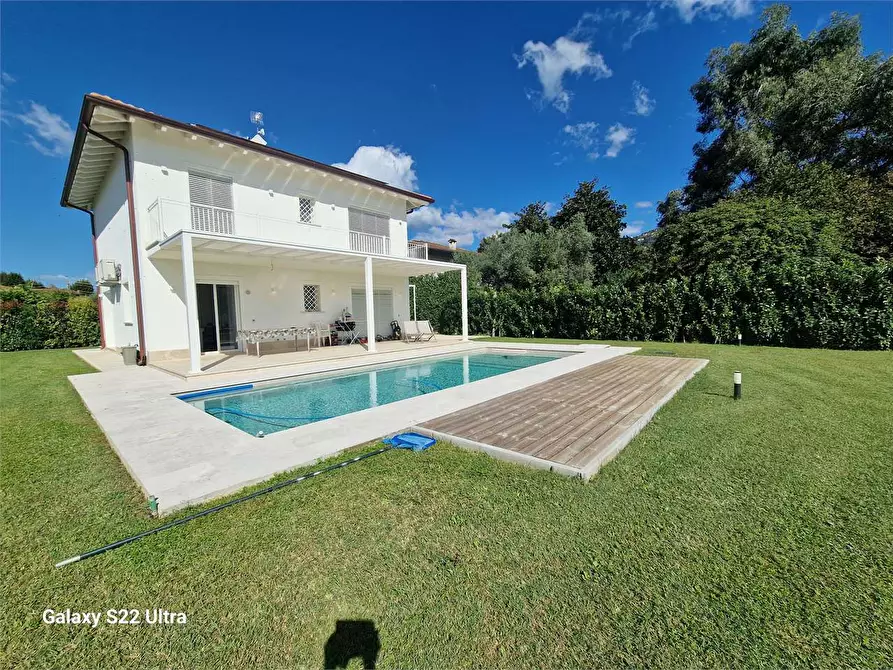 Immagine 5 di Villa in vendita  in Via Basilicata a Pietrasanta