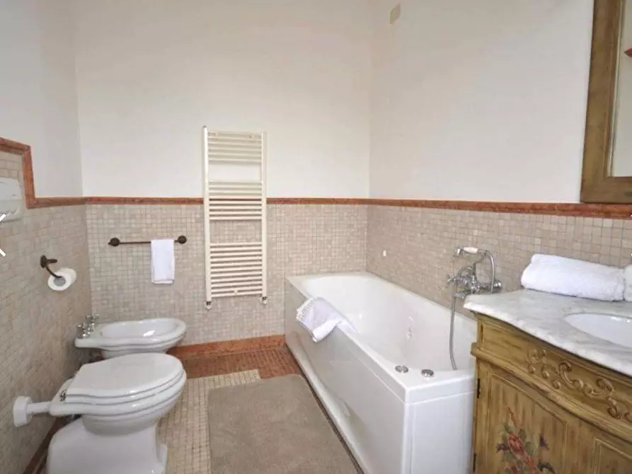 Immagine 10 di Casa bifamiliare in vendita  in Via Provinciale a Forte Dei Marmi