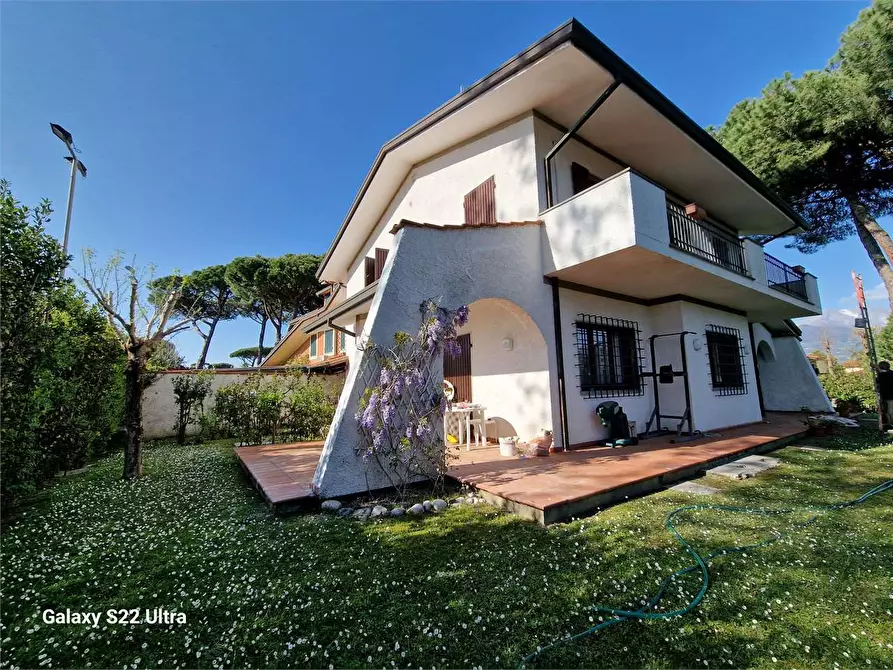 Immagine 1 di Casa bifamiliare in affitto  in Via XX Settembre a Forte Dei Marmi