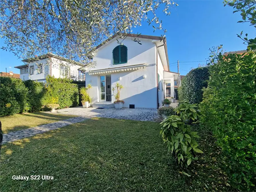 Immagine 36 di Casa indipendente in affitto  in Via M. Buonarroti a Pietrasanta