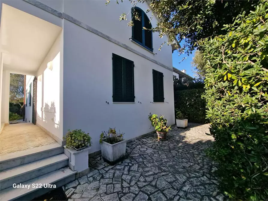 Immagine 34 di Casa indipendente in affitto  in Via M. Buonarroti a Pietrasanta