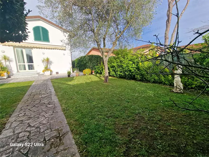 Immagine 37 di Casa indipendente in affitto  in Via M. Buonarroti a Pietrasanta