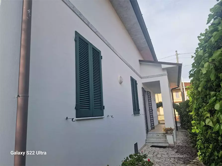 Immagine 39 di Casa indipendente in affitto  in Via M. Buonarroti a Pietrasanta