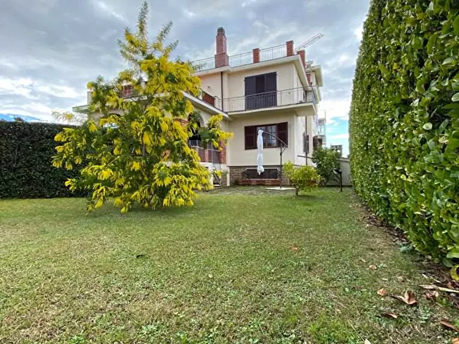 Immagine 13 di Appartamento in affitto  in Via Provinciale a Forte Dei Marmi