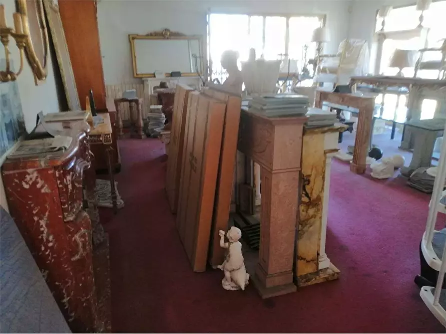 Immagine 3 di Negozio in vendita  in Via Provinciale a Forte Dei Marmi