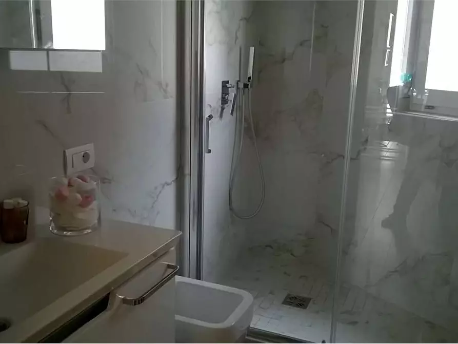 Immagine 17 di Villetta a schiera in affitto  in Via Civitali a Forte Dei Marmi