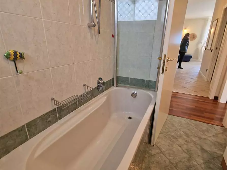 Immagine 22 di Appartamento in affitto  in Via Pascoli a Pietrasanta