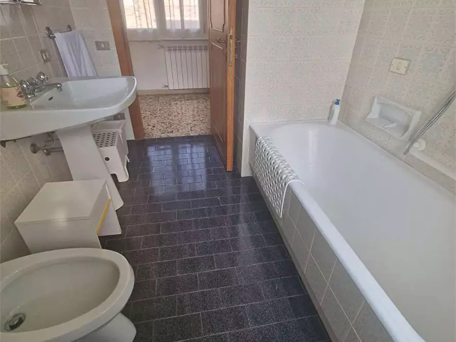 Immagine 30 di Villa in affitto  in Via Del Ghirlandaio a Pietrasanta