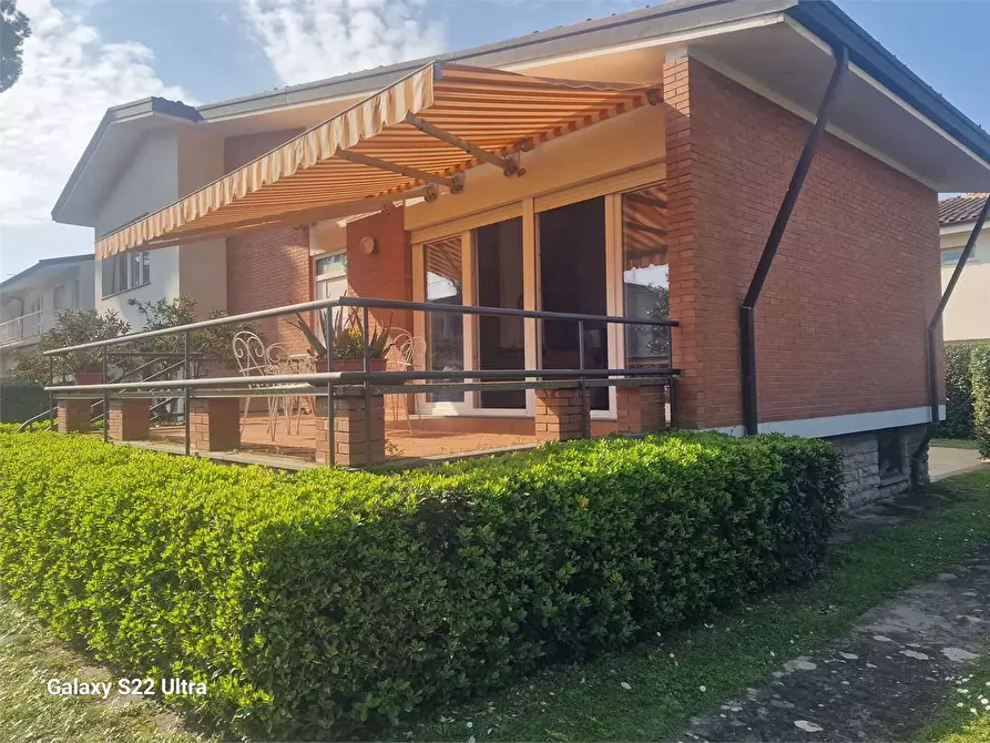 Immagine 1 di Villa in affitto  in Via Leonardo da Vinci a Pietrasanta