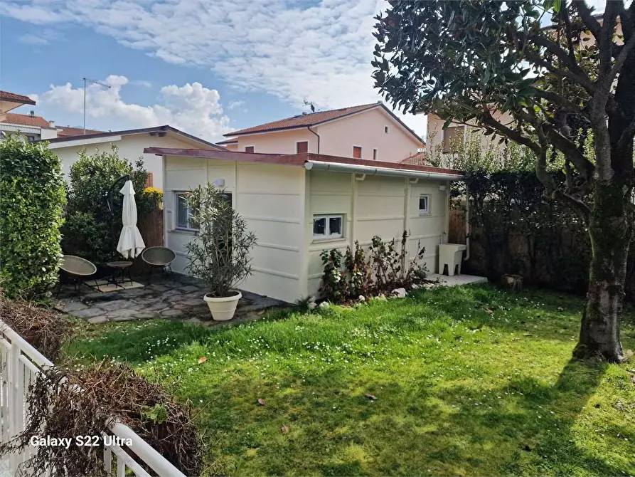 Immagine 4 di Villa in vendita  in Via Bruno Toni a Forte Dei Marmi