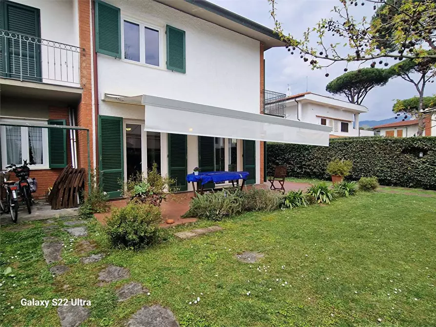Immagine 1 di Casa bifamiliare in affitto  in Via Dei Medici a Forte Dei Marmi