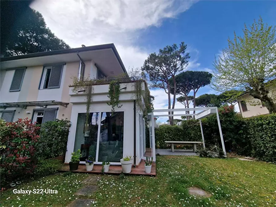 Immagine 4 di Casa bifamiliare in affitto  in Via Raffaele de Grada a Forte Dei Marmi