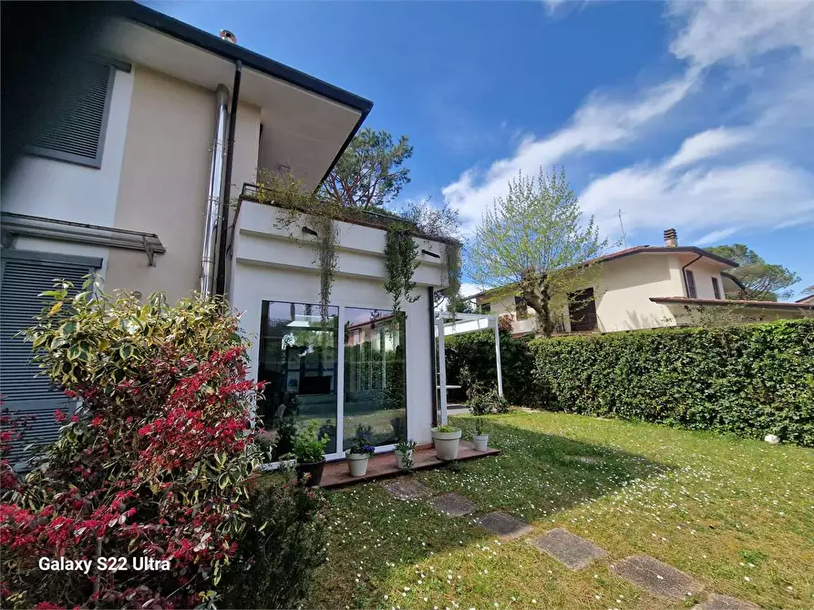 Immagine 1 di Casa bifamiliare in affitto  in Via Raffaele de Grada a Forte Dei Marmi