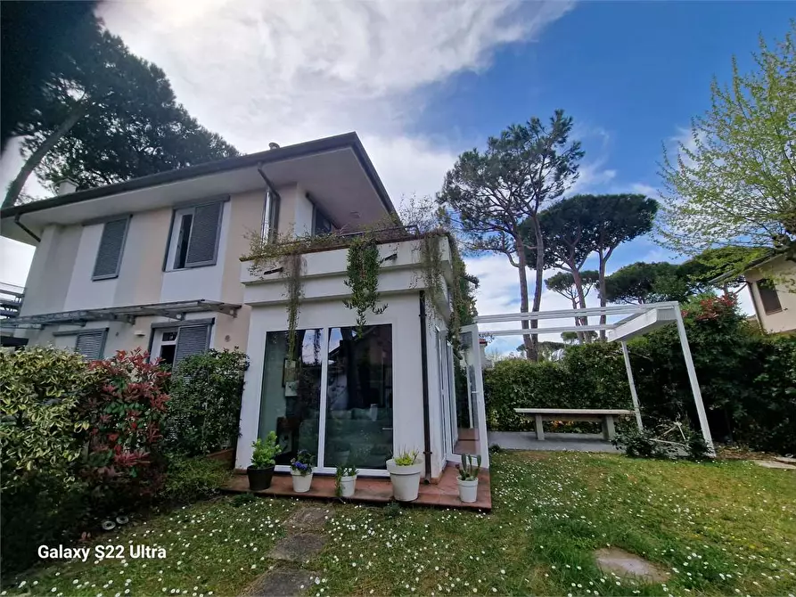 Immagine 29 di Casa bifamiliare in affitto  in Via Raffaele de Grada a Forte Dei Marmi