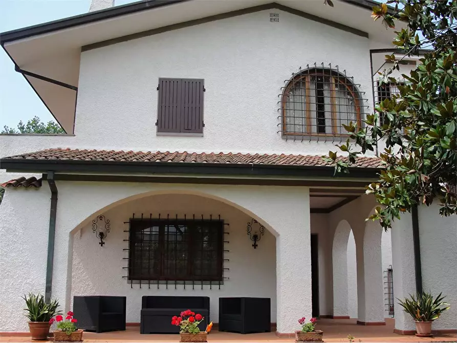 Immagine 3 di Casa bifamiliare in vendita  in Via Mascagni a Forte Dei Marmi