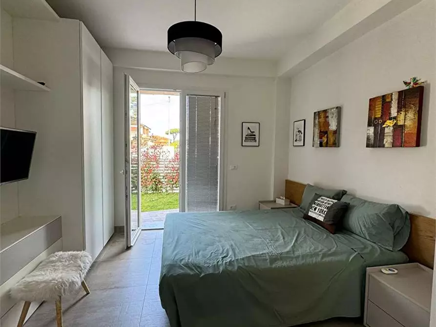 Immagine 8 di Appartamento in vendita  in Via Cateratte a Montignoso