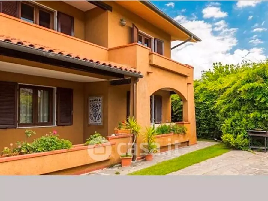 Immagine 1 di Villa in vendita  in Via Scassi carli a Forte Dei Marmi
