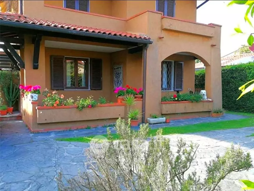 Immagine 3 di Villa in vendita  in Via Scassi carli a Forte Dei Marmi