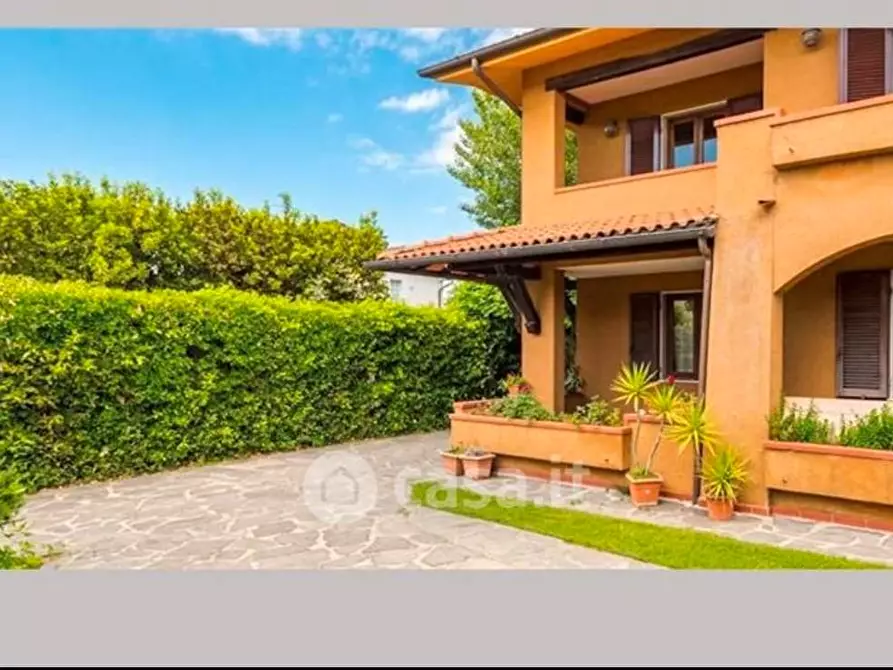 Immagine 4 di Villa in vendita  in Via Scassi carli a Forte Dei Marmi