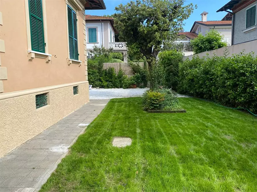 Immagine 2 di Casa indipendente in affitto  in Via Palestro a Forte Dei Marmi