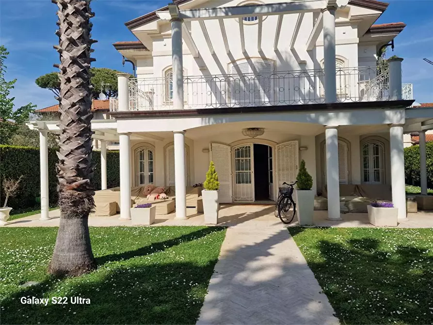Immagine 4 di Villa in affitto  in Via B.Croce a Forte Dei Marmi
