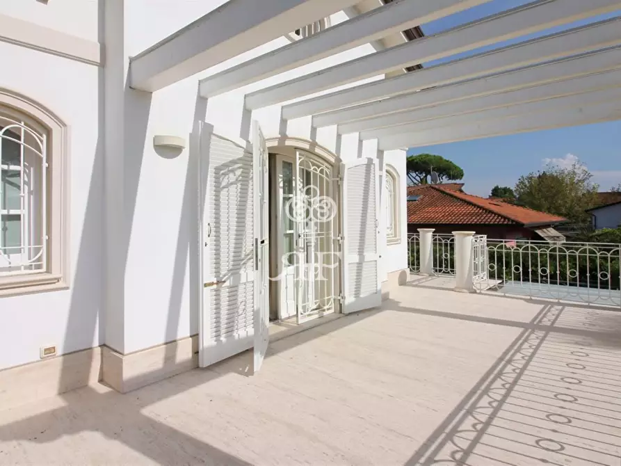 Immagine 2 di Villa in affitto  in Via B.Croce a Forte Dei Marmi