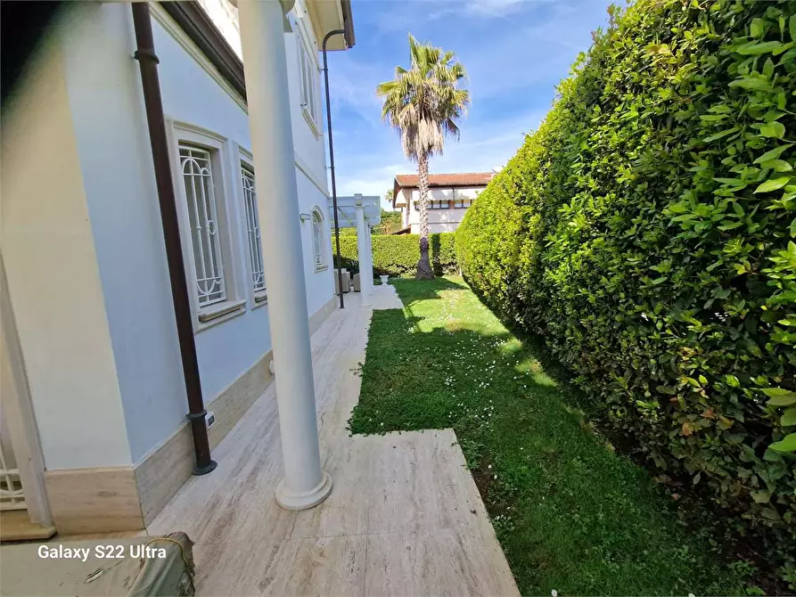 Immagine 24 di Villa in affitto  in Via B.Croce a Forte Dei Marmi