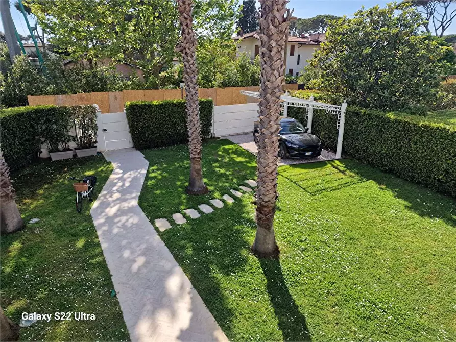 Immagine 25 di Villa in affitto  in Via B.Croce a Forte Dei Marmi