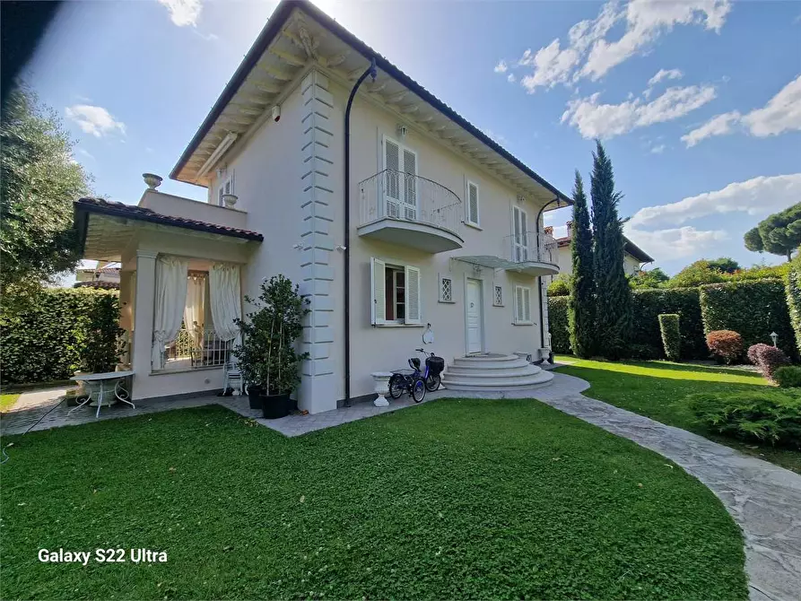 Immagine 3 di Villa in affitto  in Viale Apua a Pietrasanta