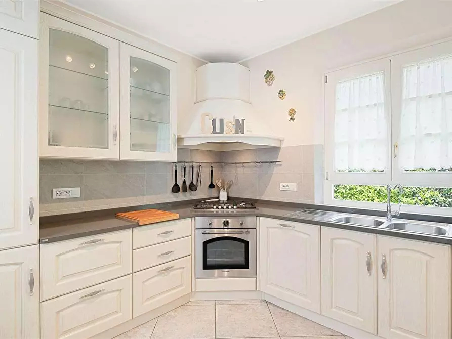 Immagine 7 di Villa in affitto  in Viale Apua a Pietrasanta