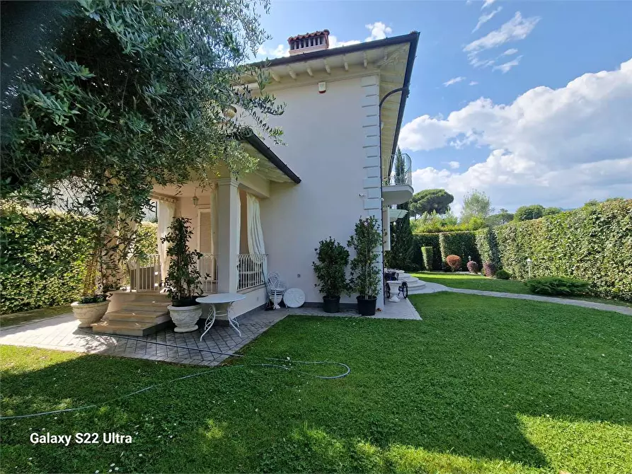 Immagine 26 di Villa in affitto  in Viale Apua a Pietrasanta