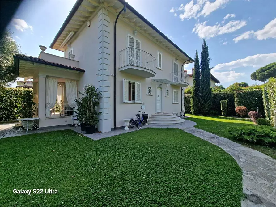 Immagine 31 di Villa in affitto  in Viale Apua a Pietrasanta