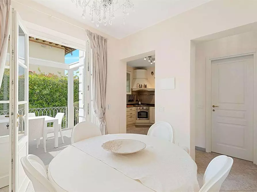 Immagine 10 di Villa in affitto  in Viale Apua a Pietrasanta
