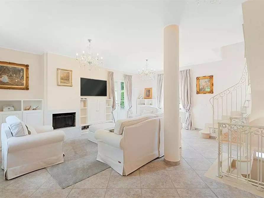 Immagine 5 di Villa in affitto  in Viale Apua a Pietrasanta