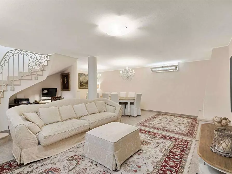 Immagine 18 di Villa in affitto  in Viale Apua a Pietrasanta