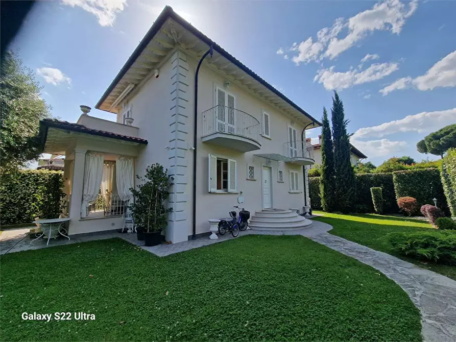 Immagine 33 di Villa in affitto  in Viale Apua a Pietrasanta