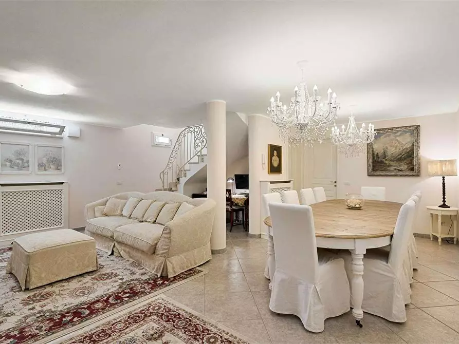 Immagine 21 di Villa in affitto  in Viale Apua a Pietrasanta