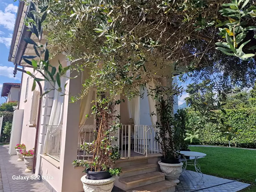 Immagine 32 di Villa in affitto  in Viale Apua a Pietrasanta