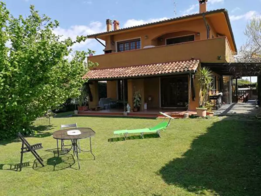 Immagine 1 di Villa in vendita  in Via Viner a Forte Dei Marmi