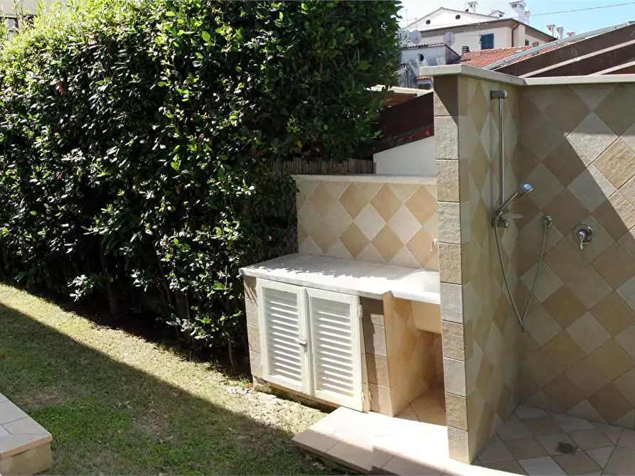 Immagine 27 di Villa in affitto  in Via Roma a Forte Dei Marmi