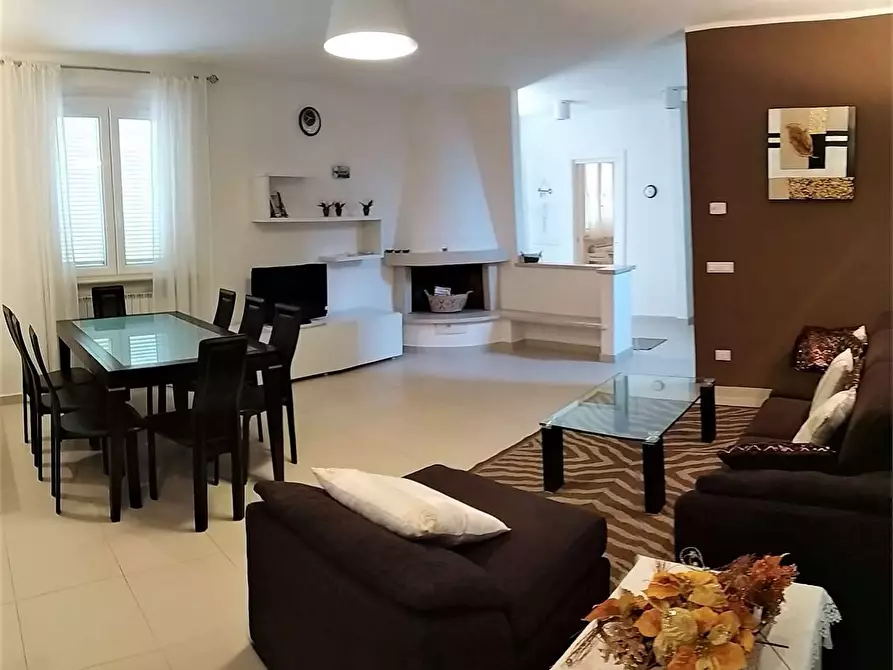 Immagine 4 di Villa in affitto  in Via Roma a Forte Dei Marmi