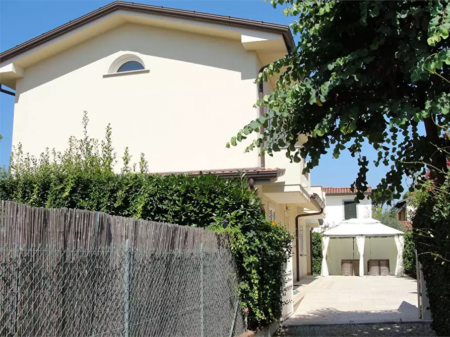 Immagine 28 di Villa in affitto  in Via Roma a Forte Dei Marmi