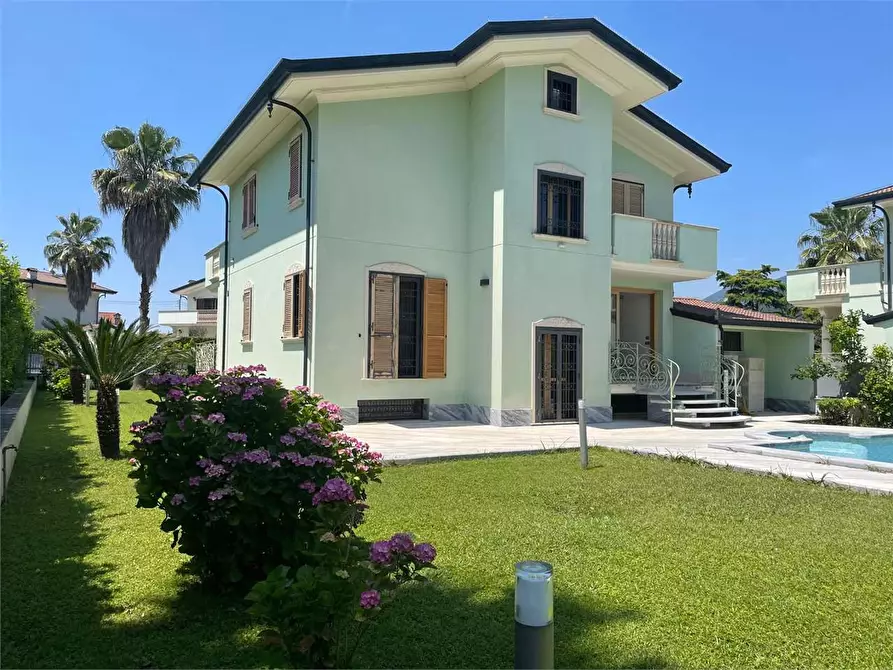Immagine 47 di Villa in affitto  in via Romana a Montignoso