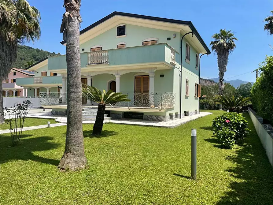 Immagine 2 di Villa in affitto  in via Romana a Montignoso