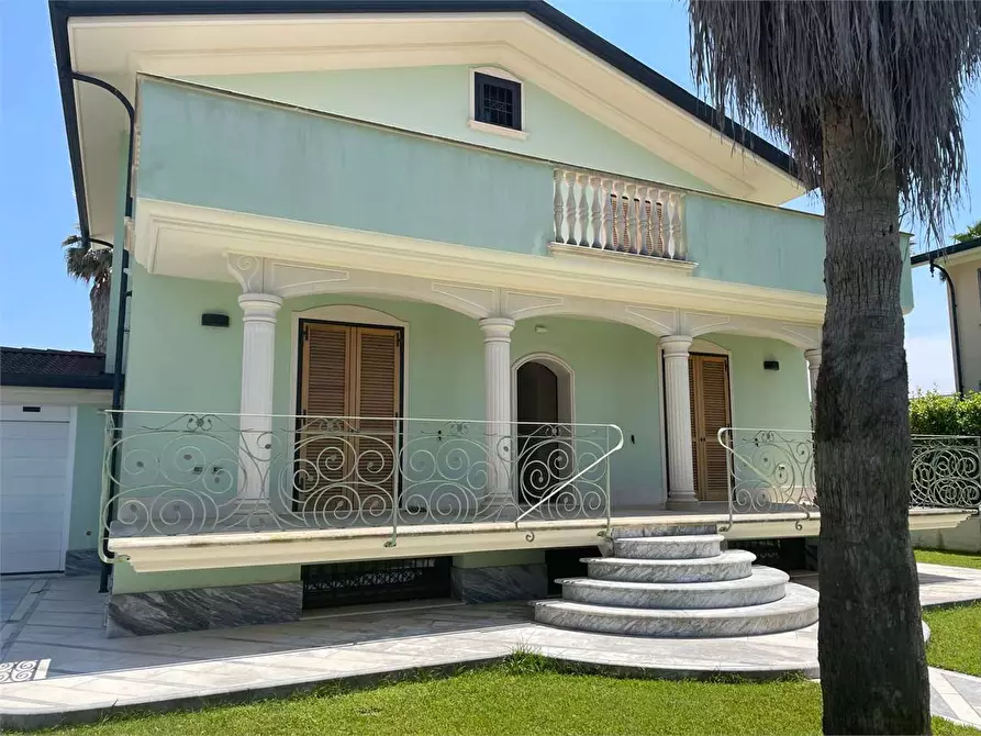 Immagine 28 di Villa in affitto  in via Romana a Montignoso