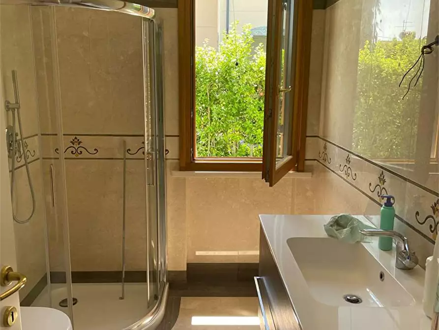 Immagine 51 di Villa in affitto  in via Romana a Montignoso