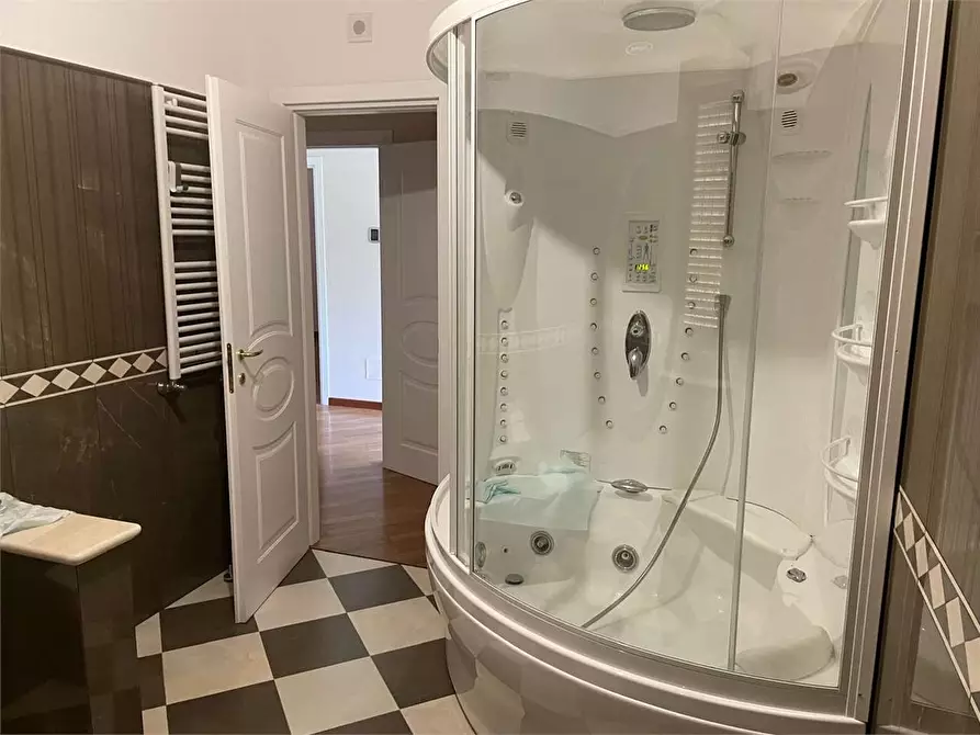 Immagine 56 di Villa in affitto  in via Romana a Montignoso