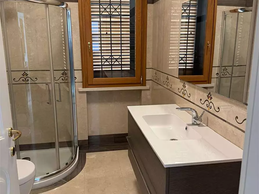 Immagine 57 di Villa in affitto  in via Romana a Montignoso